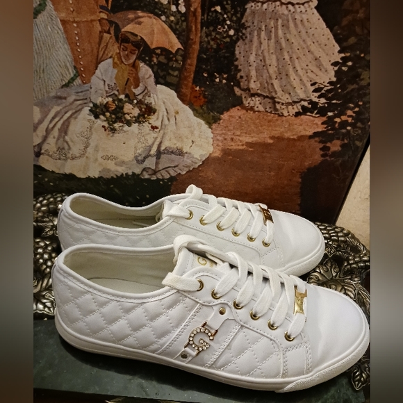 👟👟GBG Guess Women’s White Leather 🧦Quilted Pattern Shoes Size 8M.🧢🛍🎁 - Picture 8 of 14